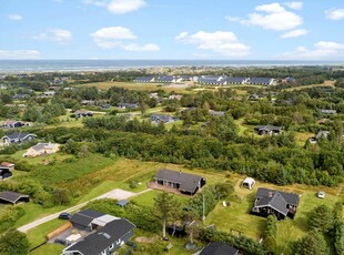 Charmerende sommerhus tæt på havet med spa, sauna og stor terrasse