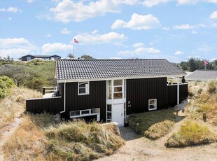 Flot sommerhus med perfekt beliggenhed tæt på Vesterhavet