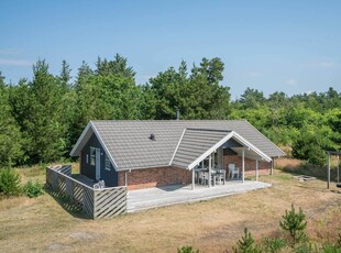 Moderne ferielejlighed med solrig terrasse og smuk fjordkig til Ringkøbing Fjord.