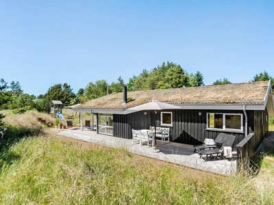 Lyst og velholdt sommerhus med spa, sauna og skønne solterrasser