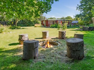 CHARMERENDE SOMMERHUS VED VANDET PÅ HORNSHERRED