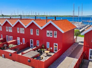 VANDKANT TIL SALG - MARITIMT SOMMERHUS MED SJÆL