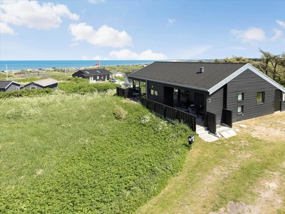 Arkitekttegnet sommerhus med panoramaudsigt over Vesterhavet