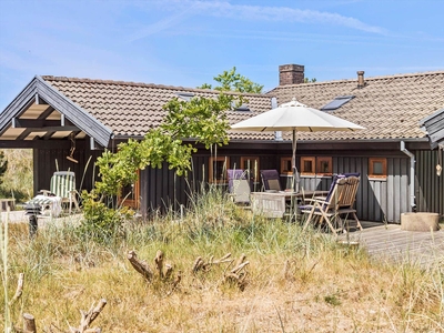 Charmerende sommerhus tæt på skov og strand