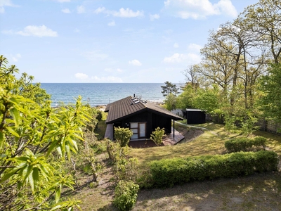 Indbydende sommerhus med panorama havudsigt