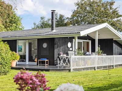 Super hyggeligt sommerhus for 4 personer tæt på Dyngby Strand