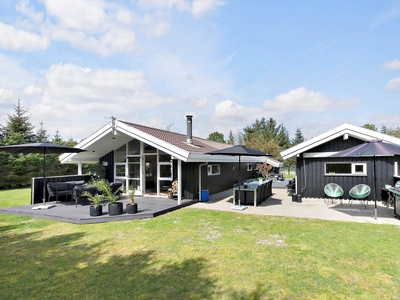 Stort sommerhus på lukket grund i Saltum Strandpark