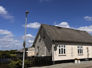 VILLA I NATURSKØNNE OMGIVELSER