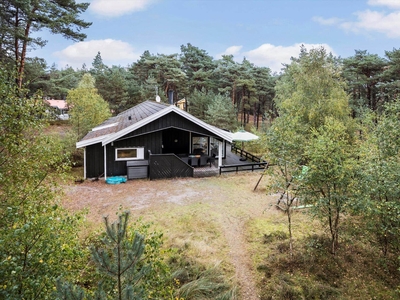 Lækkert sommerhus i træ på Dueodde