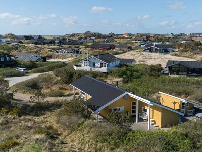 Skøn og velholdt feriehus med 2 badeværelser.