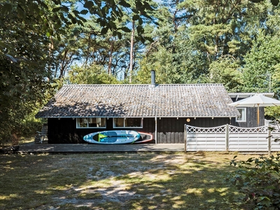 Indbydende sommerhus i rolige omgivelser. Omgivet af skov og natur