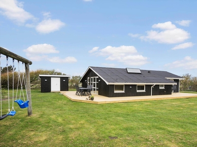 Lyst og smukt sommerhus nær Nr. Lyngby strand