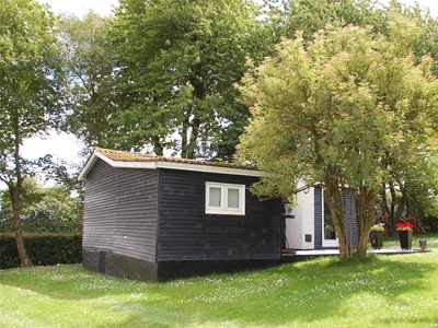 Sommerhus ved fiskesø i den smukke natur i Midtjylland