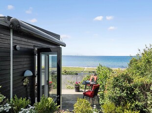 Gæstehytte med panoramaudsigt over havet i Næsby strand på Sjællands Vestkyst