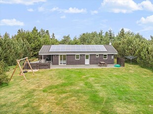 Hyggeligt og lyst indrettet sommerhus ved Thorup Strand