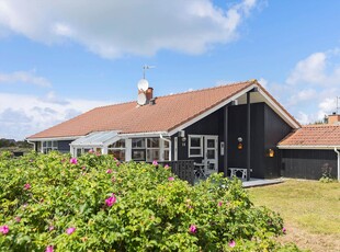 Flot sommerhus med spa og sauna i Nr. Vorupør