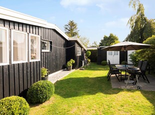 Yderst hyggeligt og stemningsfuldt sommerhus på Ore ved Vordingborg, med kun 150 meter til vandet.