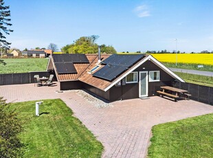 Dejligt sommerhus, godt beliggende mellem skov og badestrand