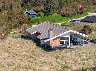 Feriehus beliggende på en stor flot naturgrund