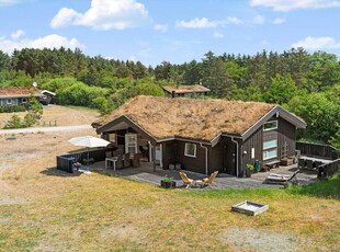 Flot og rummeligt sommerhus tæt på Vesterhavet