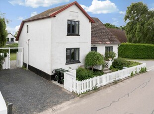 Hus i den velbevarede landsby Nordby i nærheden af attraktiv strand