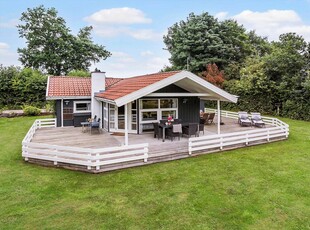 Hyggeligt sommerhus med en dejlig have ved Maarup Østerstrand på det nordlige Samsø