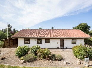 Hyggeligt sommerhus med skøn have i Næsby Strand på Storebæltskysten