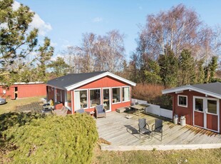 Rigtigt sommerhus med bålplads og shelter ved Elsegårde Strand til 6 personer og 1 hund.