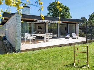 Sommeridyl i dette hyggelige sommerhus tæt på strand og Norsminde fjord