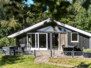 Velindrettet sommerhus på rolig og børnevenlig adresse i Ho