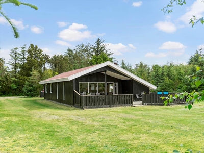 Pænt og velholdt sommerhus med god beliggenhed tæt ved Faarup Sommerland