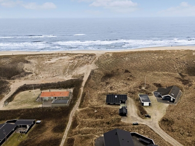 Fantastisk beliggende sommerhus i første klitrække til Aargab strand