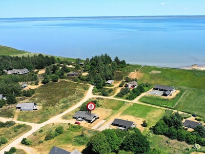 Stort sommerhus til 8 personer med spabad, sauna og udsigt til Vadehavet.