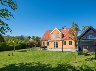 FLOT OG VELHOLDT VILLA MED FAMILIEVENLIG PLANLØSNING