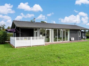 Lyst og smuk sommerhus i udkanten af Øster Hurup, tæt på strand og natur