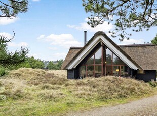 Moderne sommerhus med sauna, udespa og skønne naturomgivelser