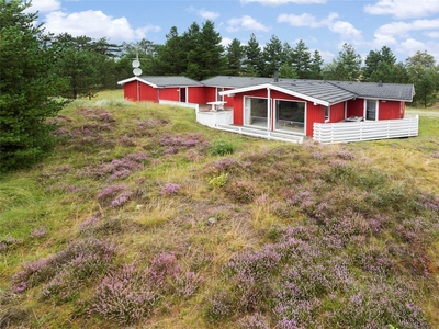 Stort og velholdt sommerhus med spa, sauna og skønt terrassemiljø