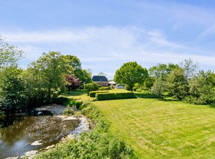 VILLA MED PARKLIGNENDE HAVE, UDSIGT OG MULIGHED FOR ERHVERV