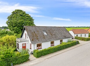 VELDISPONERET VILLA I LANDLIGE OMGIVELSER