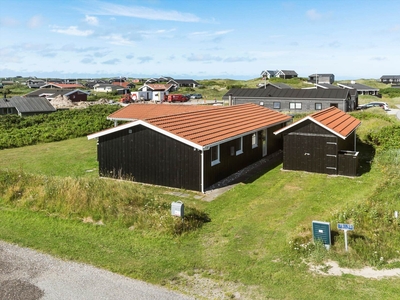 Klassisk og hyggeligt sommerhus ved Vesterhavet