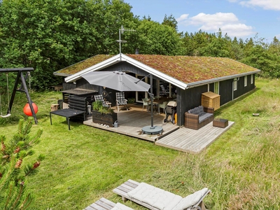 Hyggelig lille bungalow lejlighed med køkken, badeværelse og stor lukket sydvendt terrasse