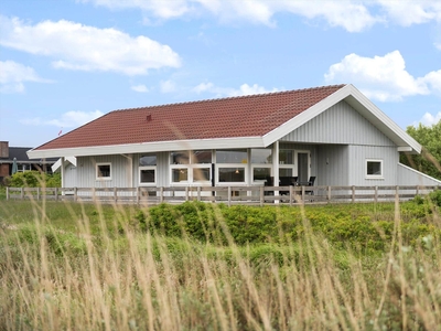 Dejligt sommerhus med spabad og kort afstand til Lakolk Strand