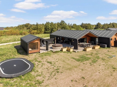 Toplækkert sommerhus fra 2021 nær skov og strand