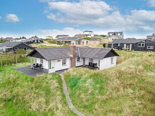 Feriehus beliggende i skøn natur og tæt på vandet.