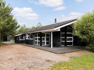 Stort sommerhus med spabad, sauna og naturskøn adresse