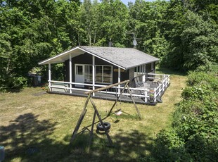 Sommerhus tæt på by, skov og vand