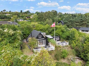 Velkommen til den stemningsfulde ”Uglehytte” i Handrup Strand til 6 personer