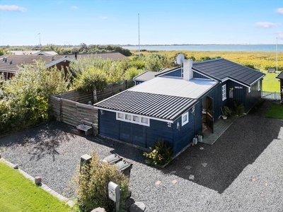 Sommerhus ved Næsby Strand med fantastisk udsigt til Storebæltsbroen