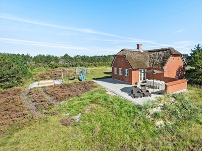 Stort spahus til otte feriegæster nær Blåvand Strand