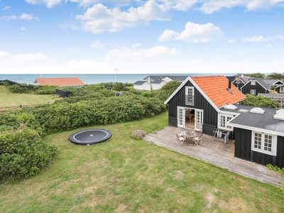 Idyllisk og autentisk sommerhus, med udsigt over vandet i Liseleje: tæt på strand, natur og kulturoplevelser